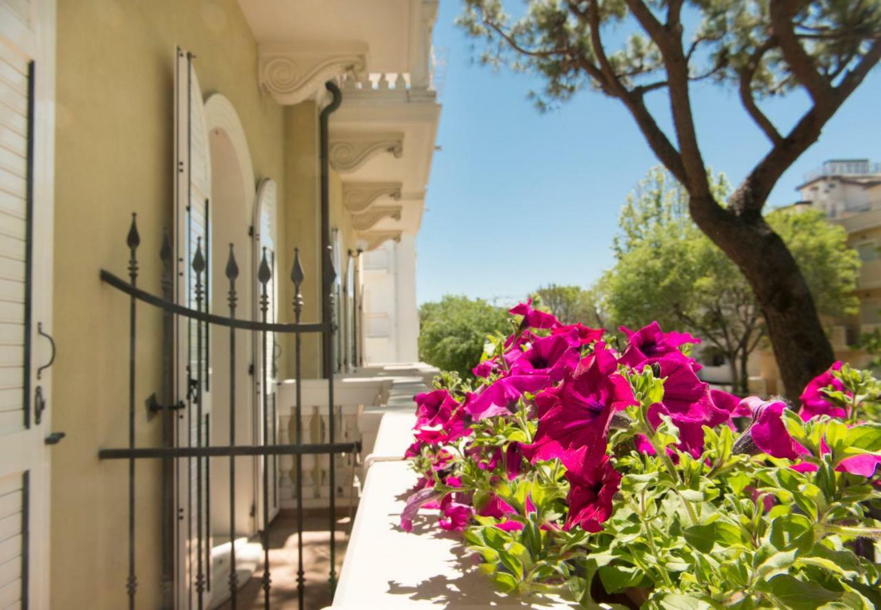 Novecento Suite Hotel Riccione Exterior foto