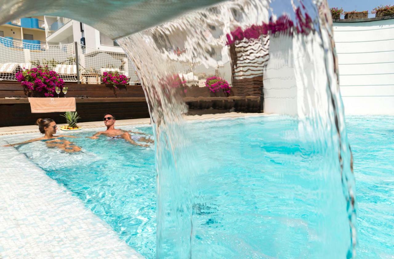 Novecento Suite Hotel Riccione Exterior foto